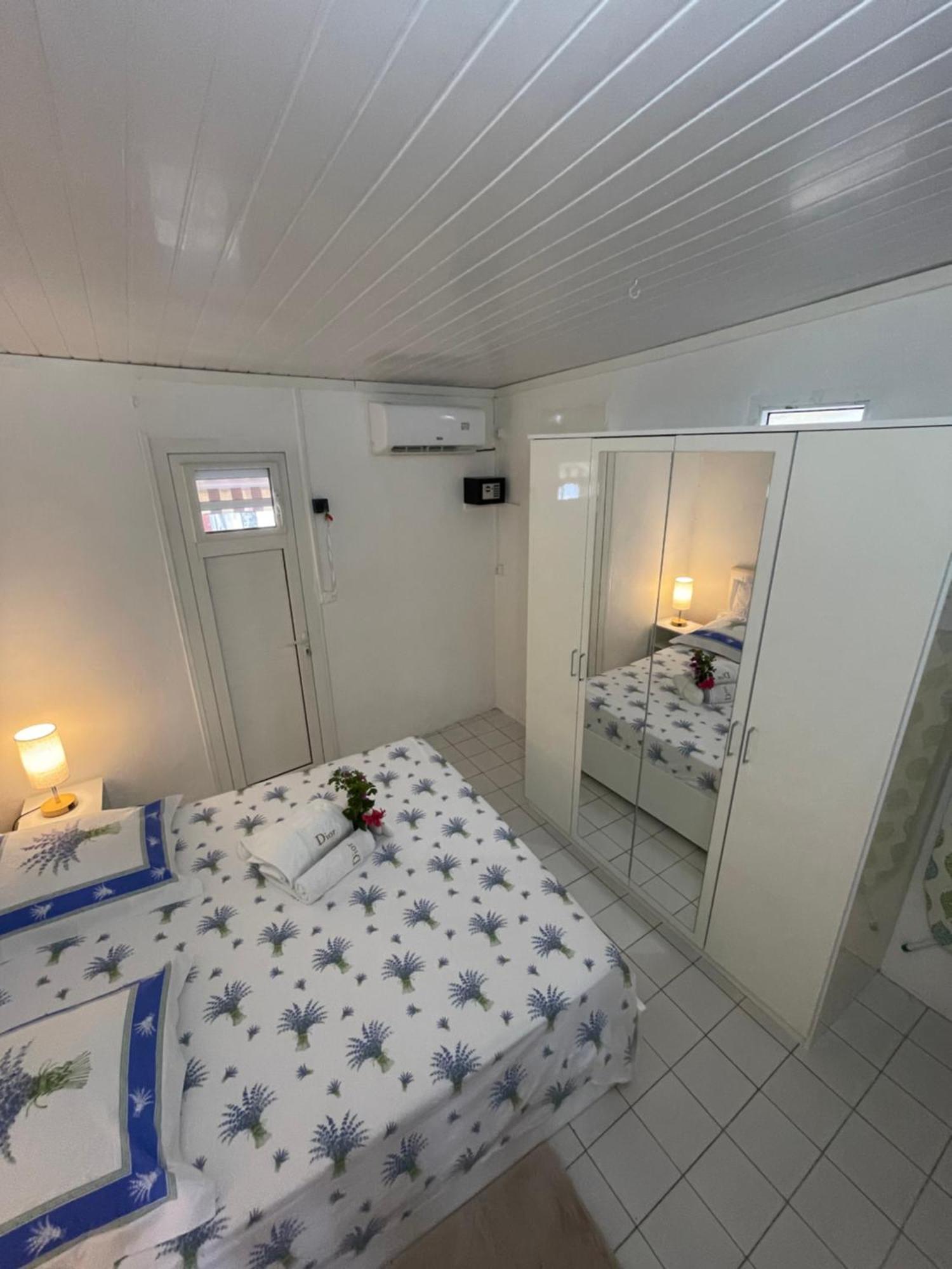 Lakay Sonson Apartment เลส์ อองซ์-ดิอาร์เลส ภายนอก รูปภาพ