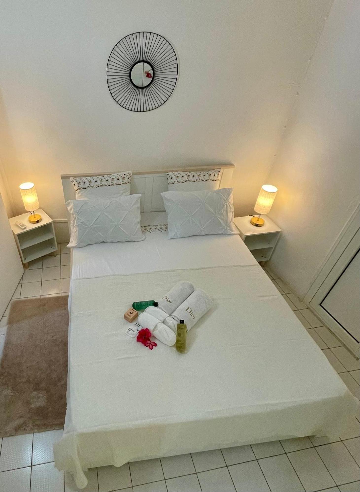 Lakay Sonson Apartment เลส์ อองซ์-ดิอาร์เลส ภายนอก รูปภาพ