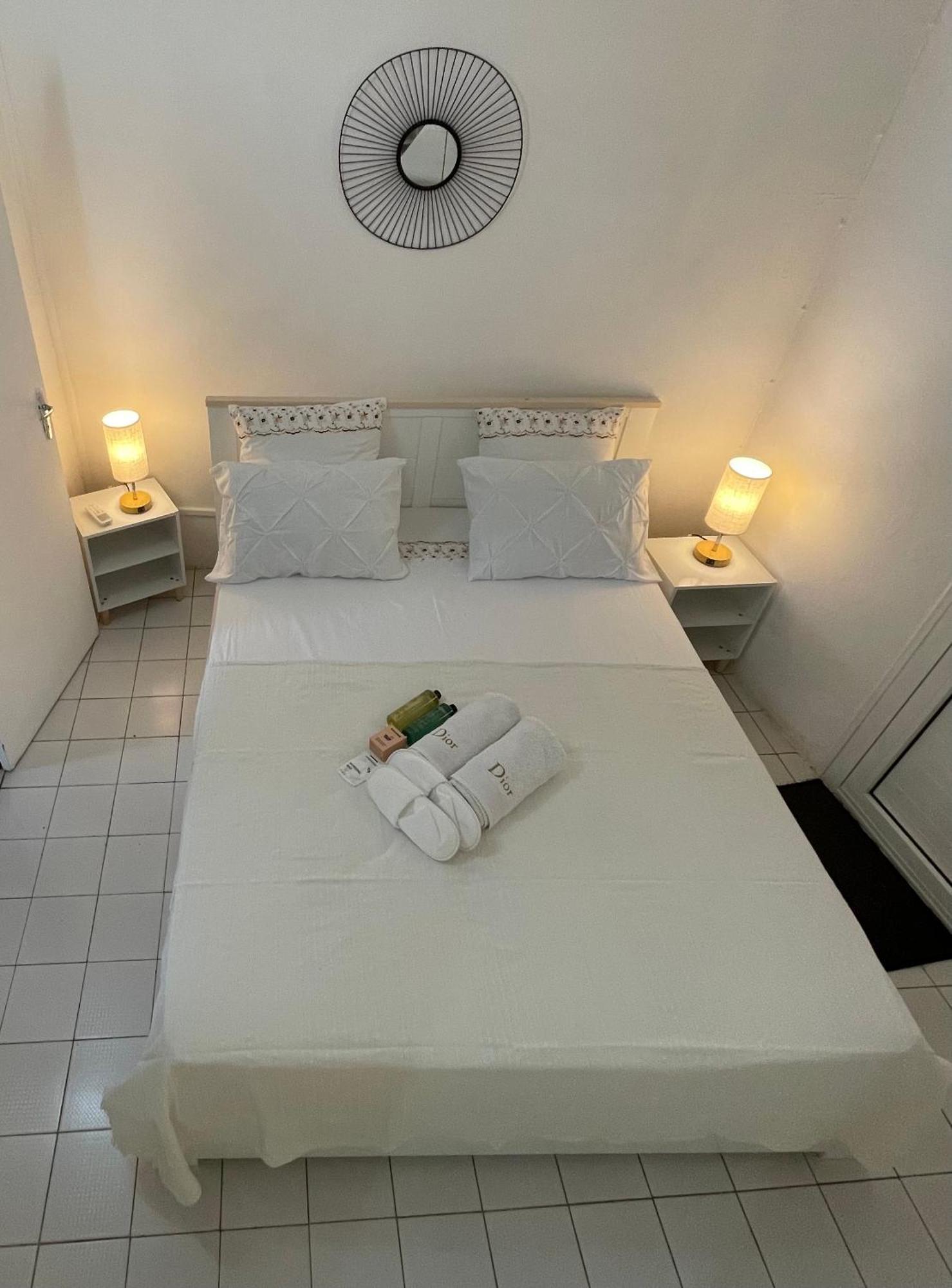 Lakay Sonson Apartment เลส์ อองซ์-ดิอาร์เลส ภายนอก รูปภาพ