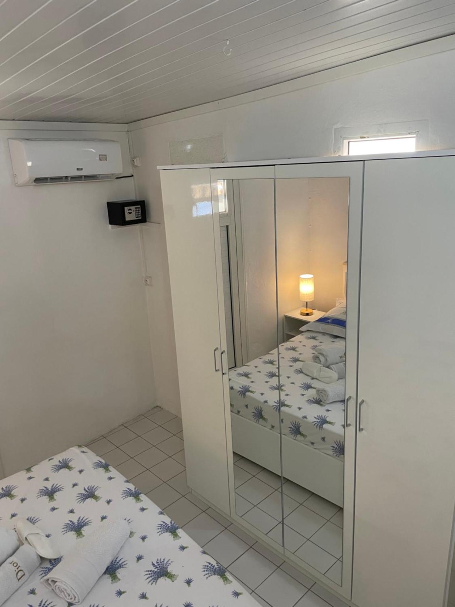 Lakay Sonson Apartment เลส์ อองซ์-ดิอาร์เลส ภายนอก รูปภาพ